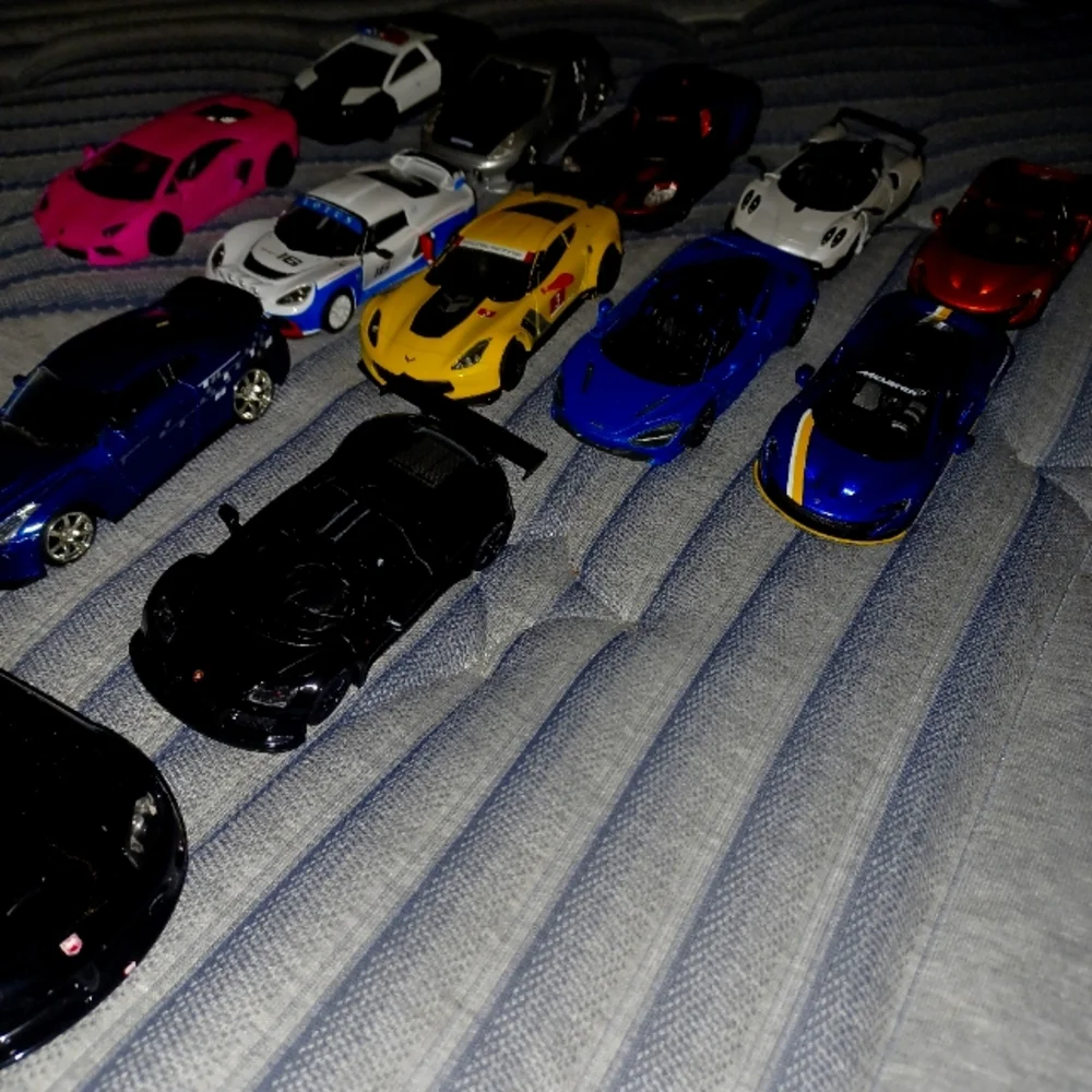 Assorted KINTOY Die-Cast Toy Cars Set Of 12 - Picture 3 of 7